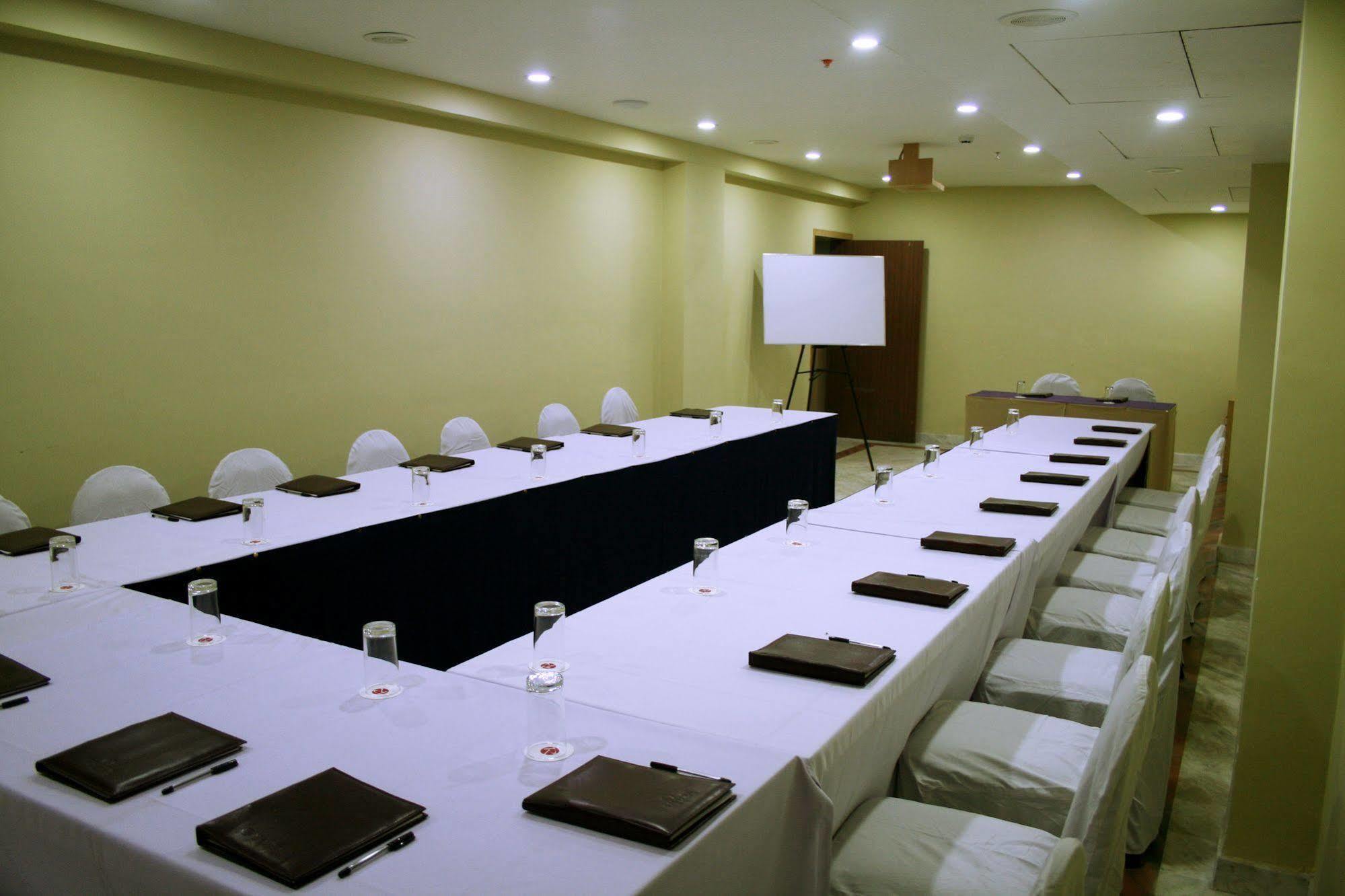 Raj Park- Hill View Otel Tirupati Dış mekan fotoğraf