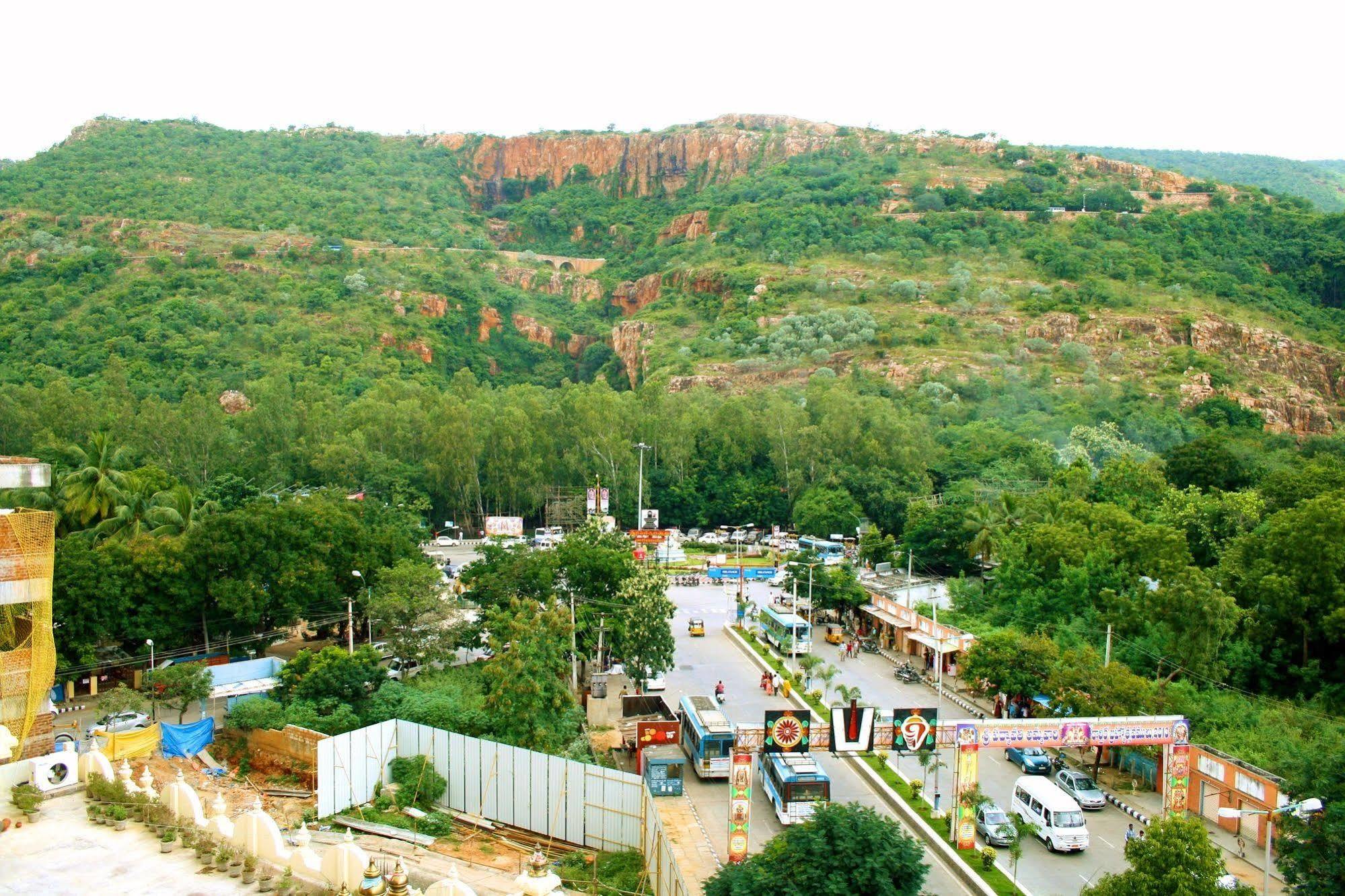 Raj Park- Hill View Otel Tirupati Dış mekan fotoğraf